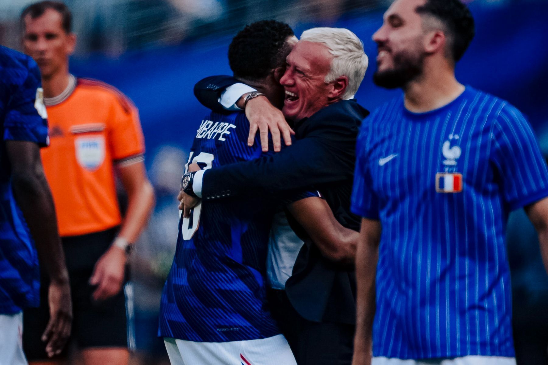 França 3 x 0 Suécia: Mbappé dedica goleada na Copa ao luto de Deschamps