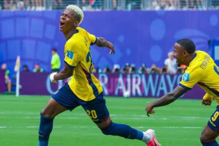 Angulo comemora gol do Equador