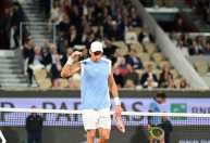 Berrettini desiste após lesão, Arnaldi avança e chega às semis de Roland Garros