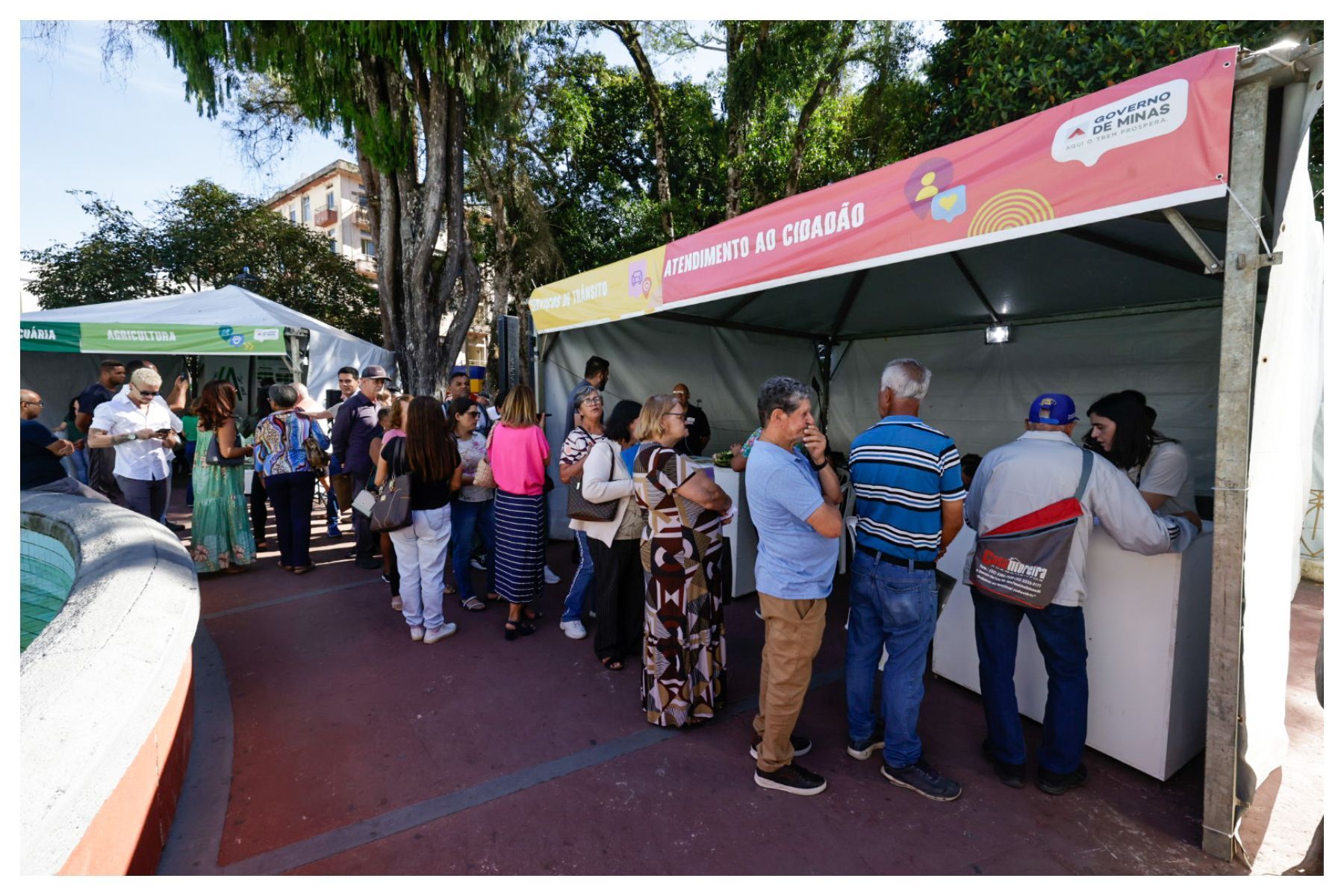 Moradores de comunidades de BH poderão fazer documentos e acessar serviços no domingo (21)