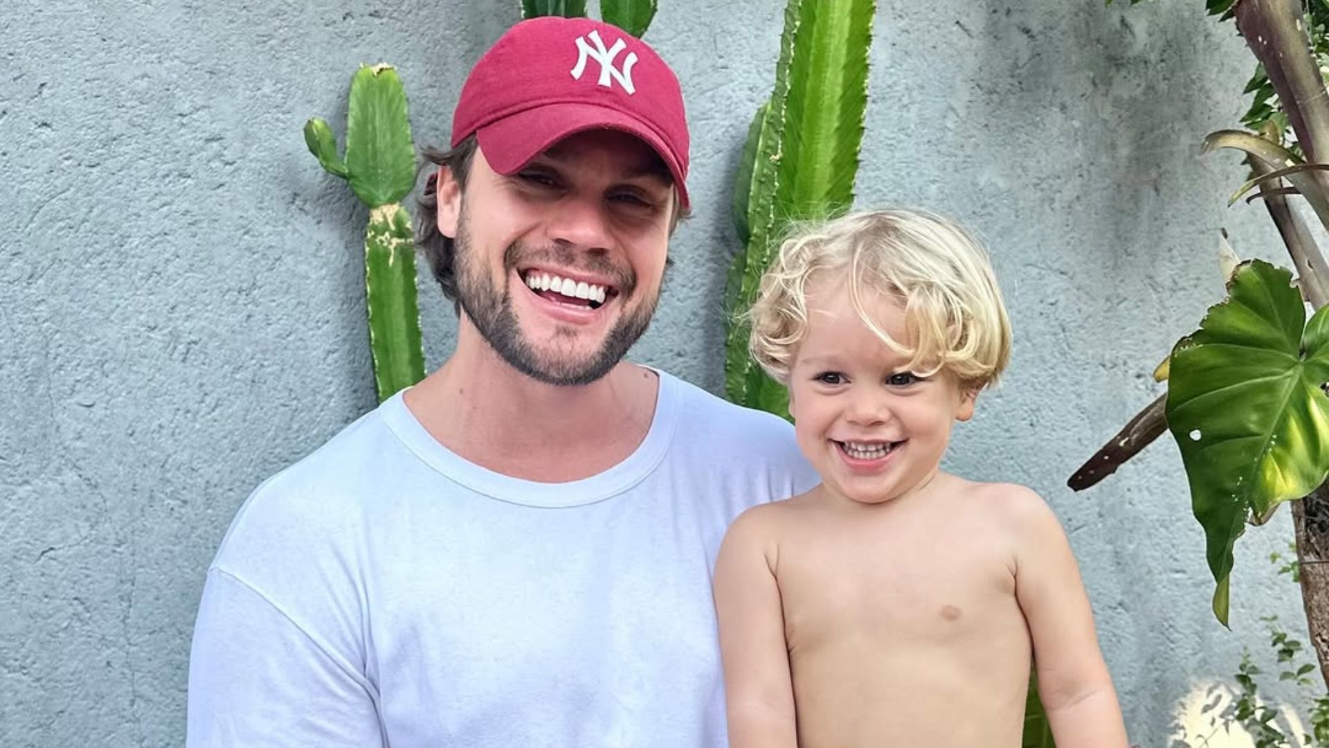 Breno Simões sofre acidente doméstico dias após susto com filho: 'Bem abalado'