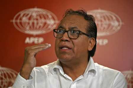 Roberto Sánchez durante conferência em 5 de junho de 2026
