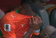 Jogador da Costa do Marfim deixa gramado aos prantos após lesão na Copa do Mundo