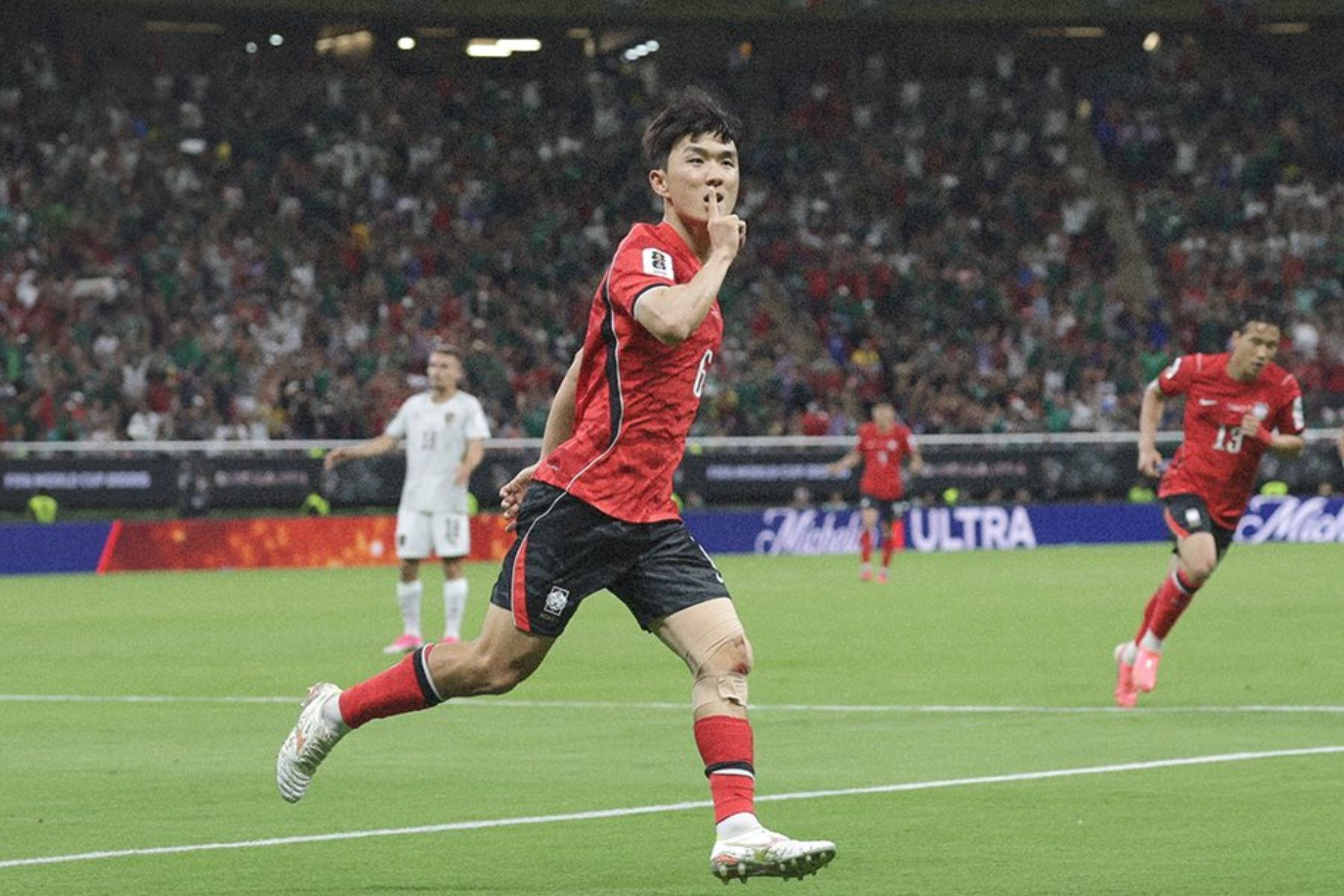 Autor de golaço em primeiro dia da Copa do Mundo 'homenageia' Ronaldo Fenômeno