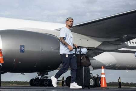 Arrascaeta na chegada da Seleção Uruguai no México