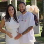 Jogador do Atlético revela que será pai de menina: 'Momentos que mudam nossas vidas'