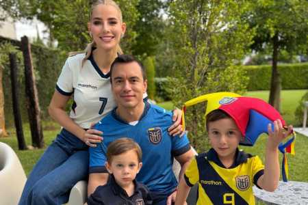 Daniel Noboa, presidente do Equador e sua família prestam torcida à seleção do Equador