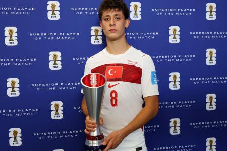 Arda Güler é eleito melhor jogador da partida entre Turquia e Estados Unidos