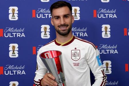 Álex Baena é eleito o melhor jogador da partida entre Espanha e Uruguai
