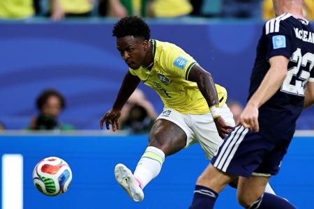 Vini Jr. em lance de Escócia x Brasil, pela Copa do Mundo