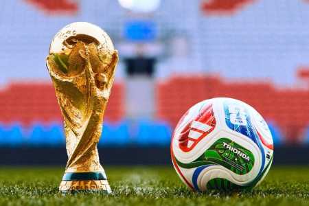 Taça e bola oficial da Copa do Mundo de 2026