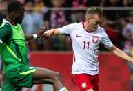 Com gol "no apagar das luzes", Nigéria e Polônia empatam em amistoso