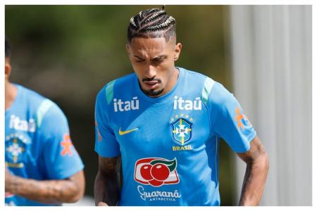Raphinha em treino da Seleção Brasileira