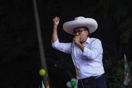 Na foto, o candidato à Presidência Roberto Sánchez