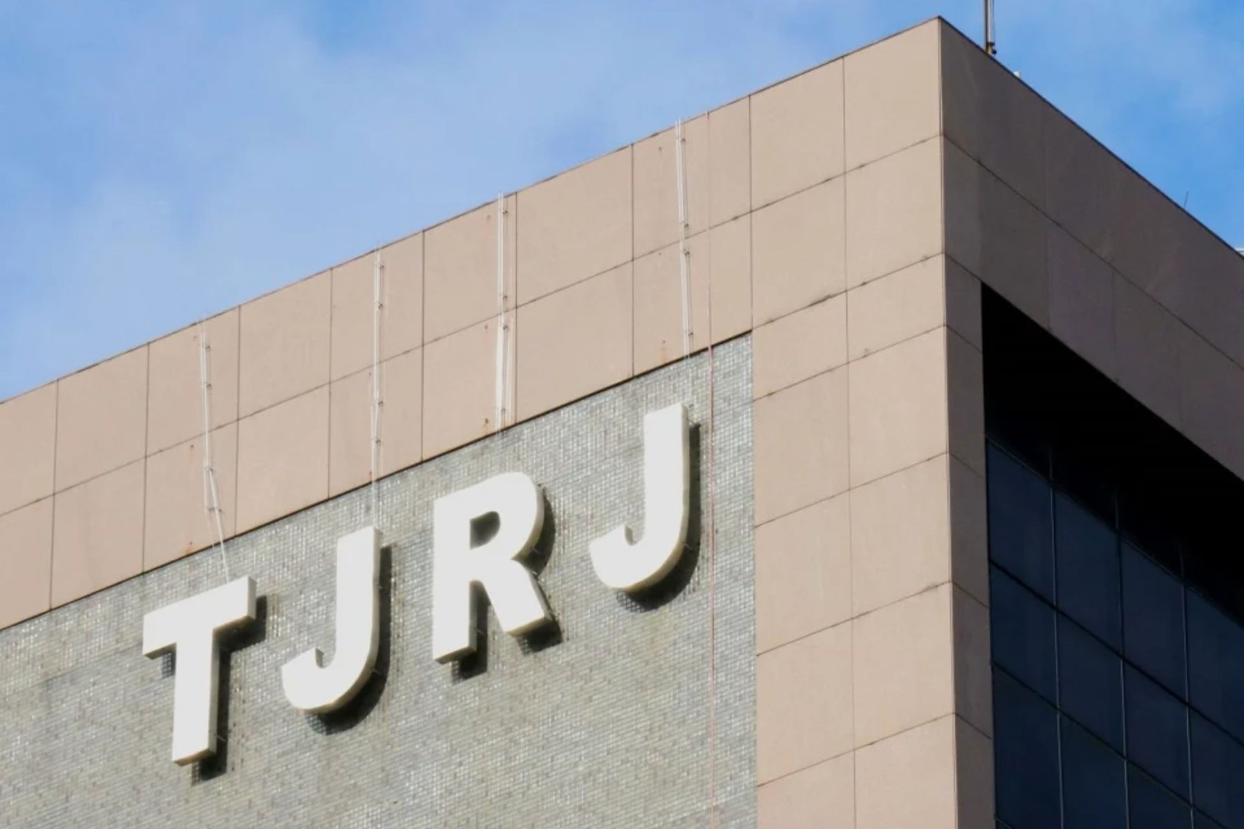 Justiça marca data de júri do caso dos bombons que envenenaram mulher no RJ