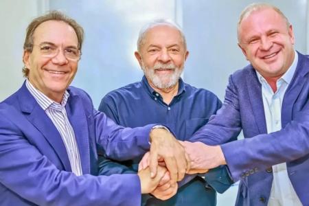 Décio Lima (PT), Lula (PT) e Gelson Merísio (PSB), da esquerda para a direita: o trio representa a frente progressista que disputa o governo de Santa Catarina e duas vagas ao Senado em 2026 • Ricardo Stuckert/PR