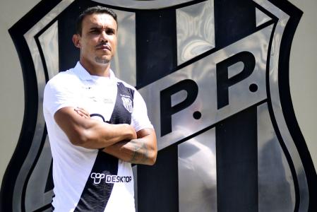 William Pottker foi apresentado pela Ponte Preta para a disputa da Sèrie B