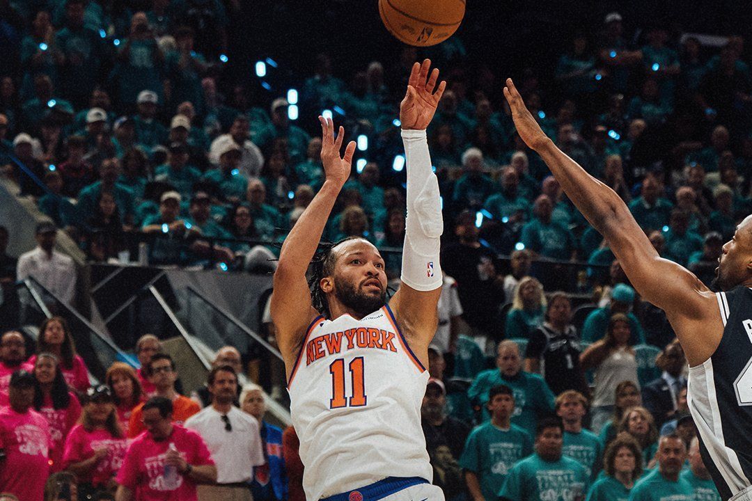 Em jogaço, New York Knicks vence San Antonio Spurs e abre vantagem na final da NBA