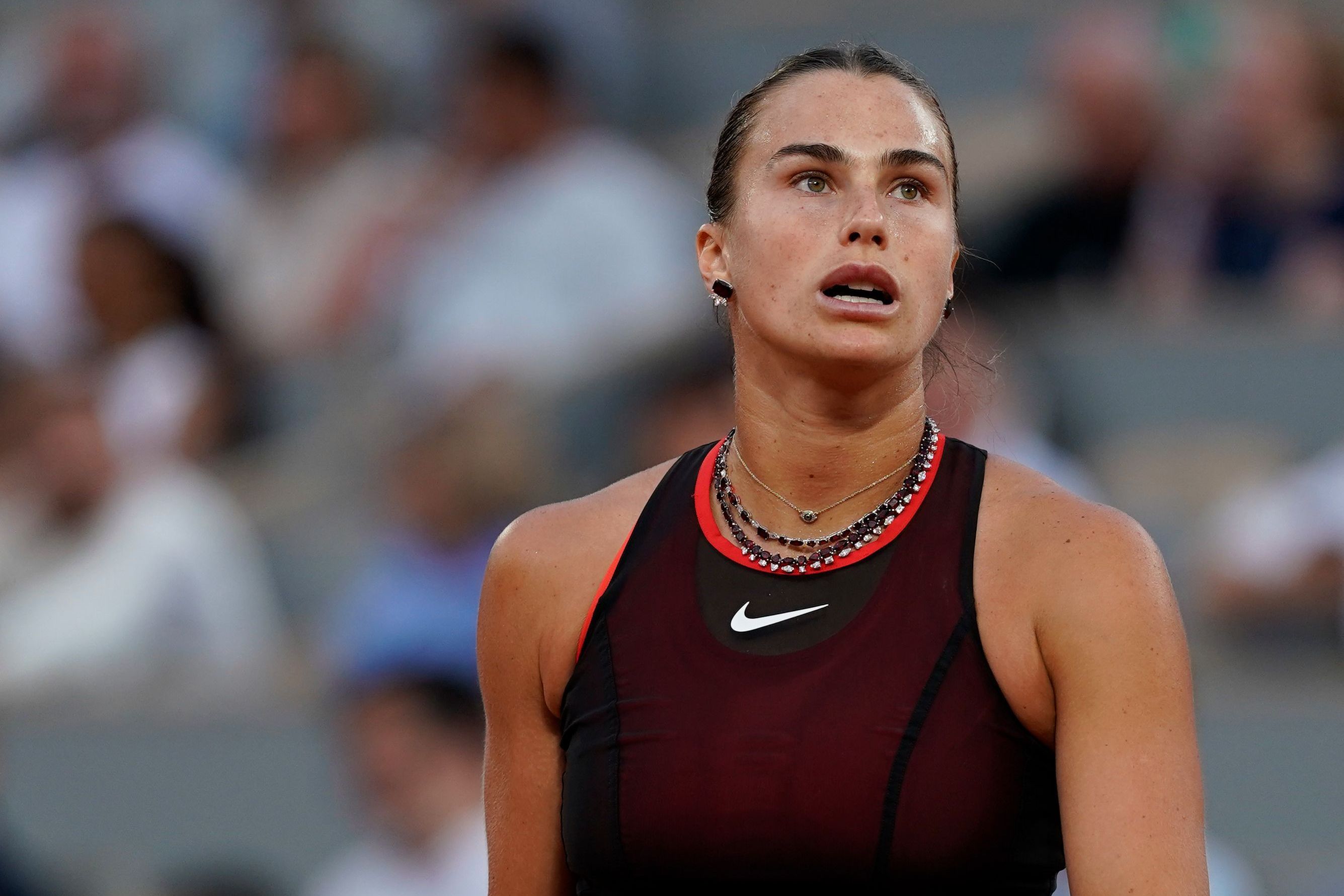 Sabalenka despacha Naomi Osaka e segue em busca do título inédito de Roland Garros