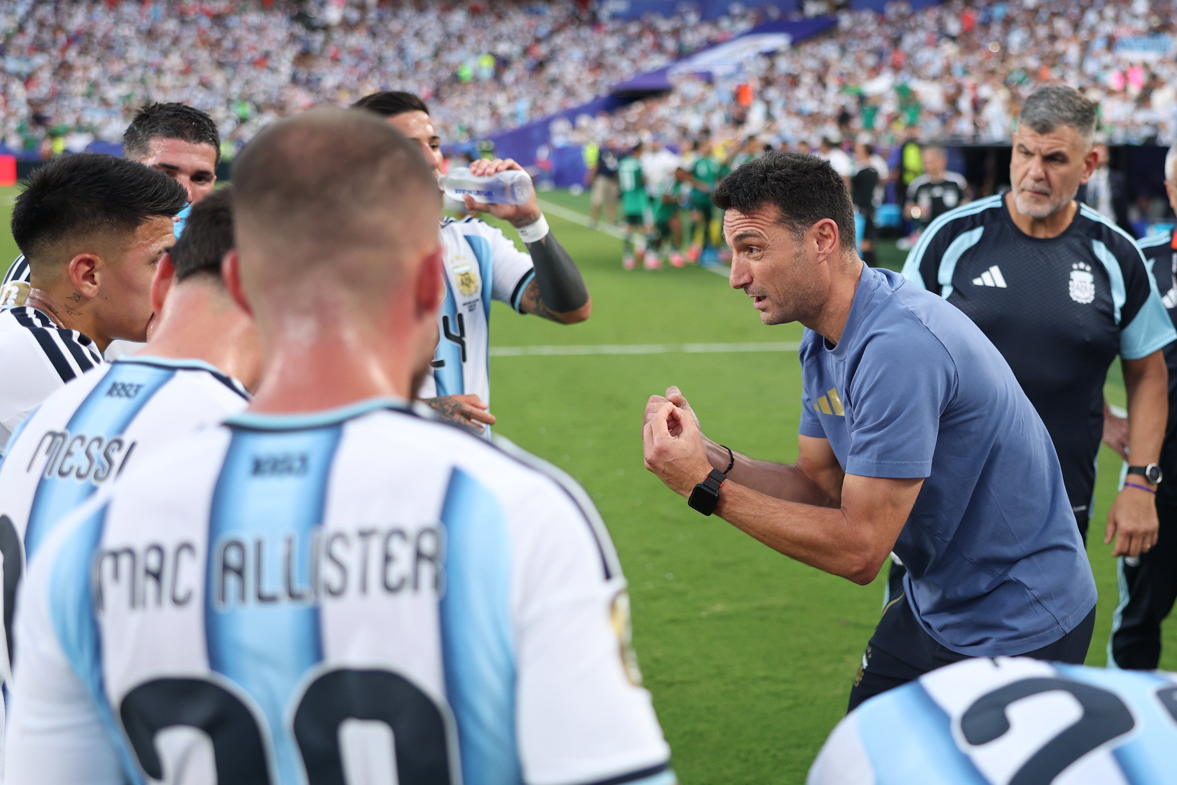 Scaloni valoriza vitória da Argentina na Copa e elogia Argélia: 'Jogo muito difícil'