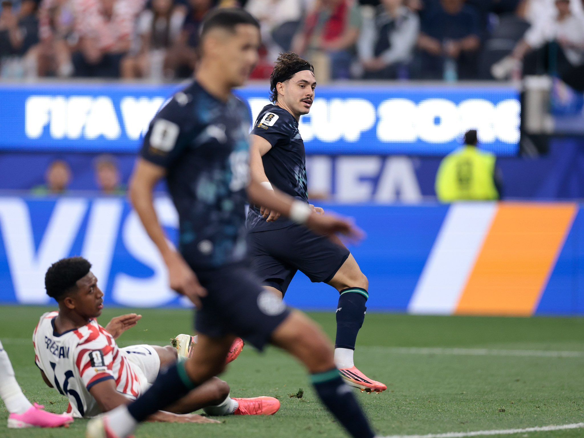 Cria do Cruzeiro, jogador do Palmeiras marca primeiro gol do Paraguai na Copa