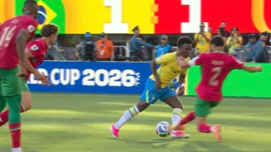 Lance entre Vini e Hakimi • Reprodução/TV Globo