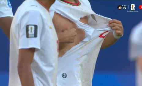 Camisa rasgada do Marrocos