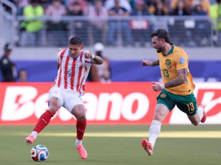 Jogo entre Paraguai e Austrália pela Copa do Mundo