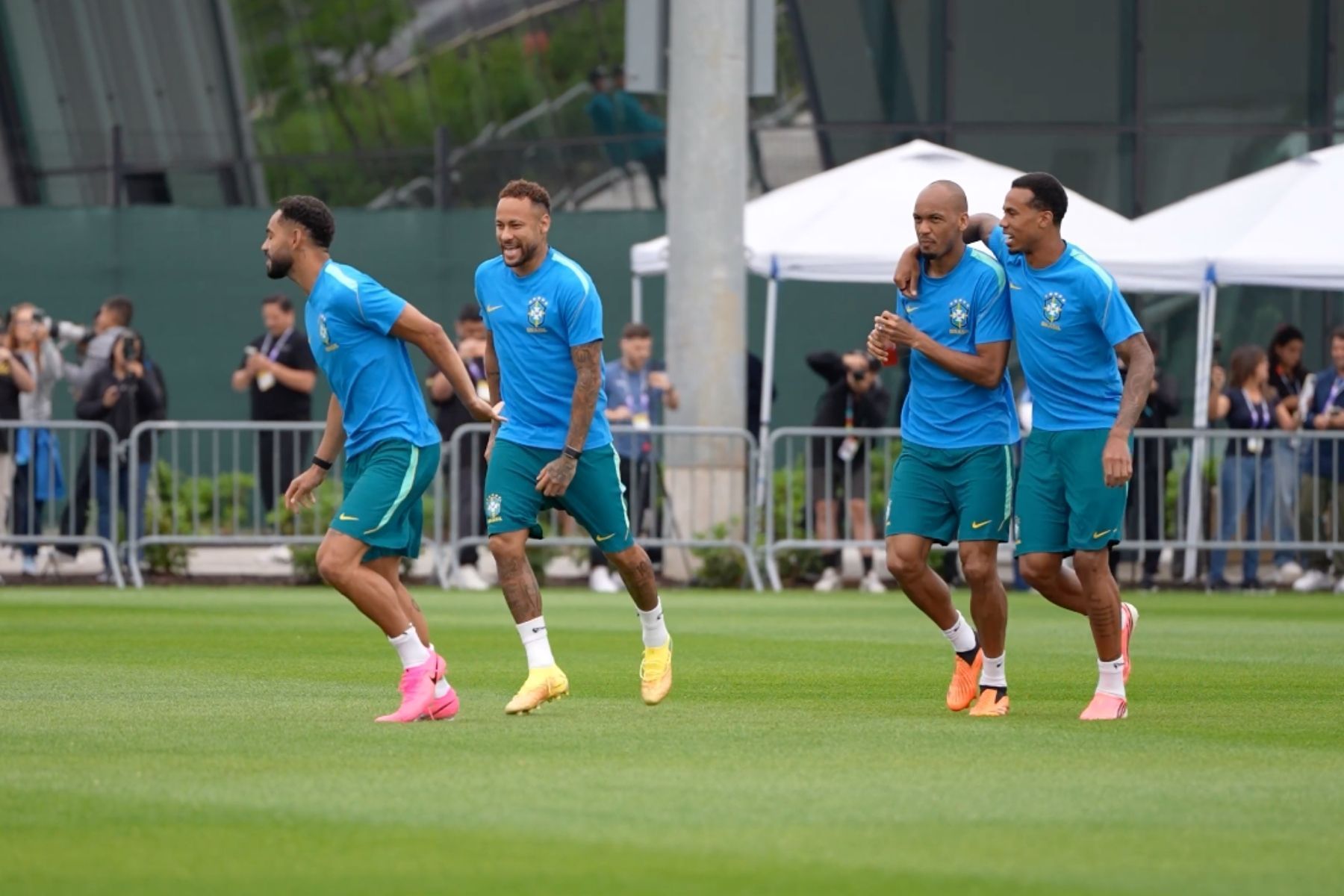 Com expectativa por Neymar, Brasil enfrenta Escócia pela liderança na Copa do Mundo