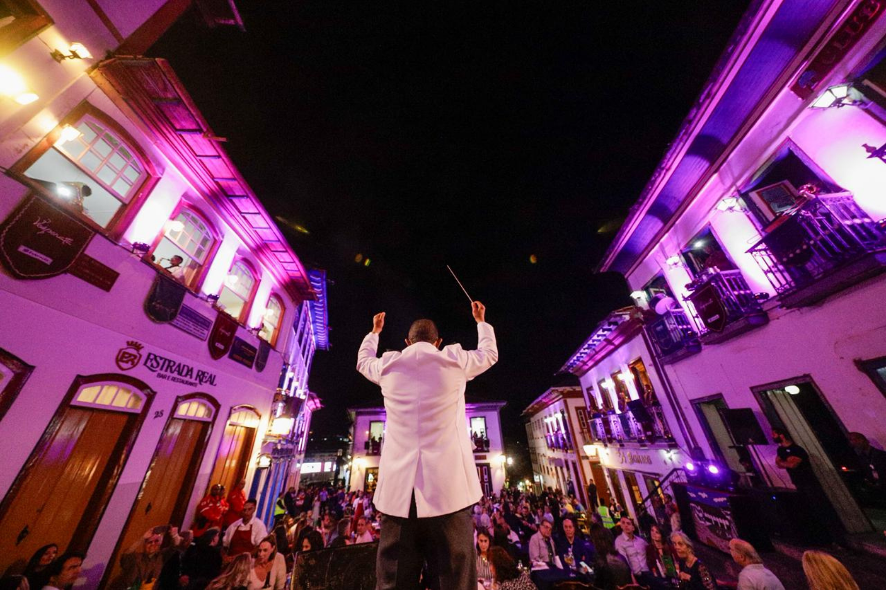 Vesperata transforma ruas históricas de Diamantina em palco neste sábado (27)
