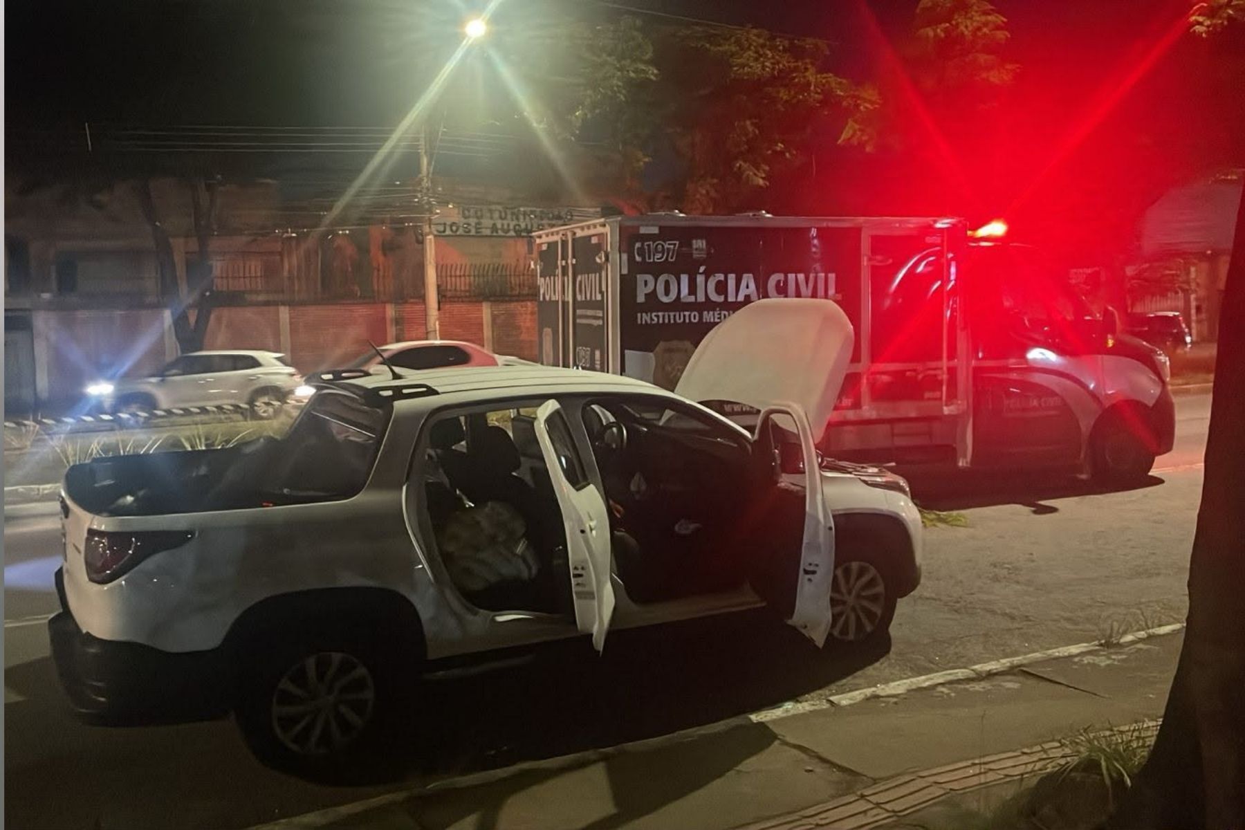 Homem é executado com vários tiros dentro de picape em Contagem, na Grande BH