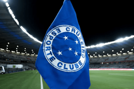 Bandeira do Cruzeiro no Mineirão, estádio em Belo Horizonte