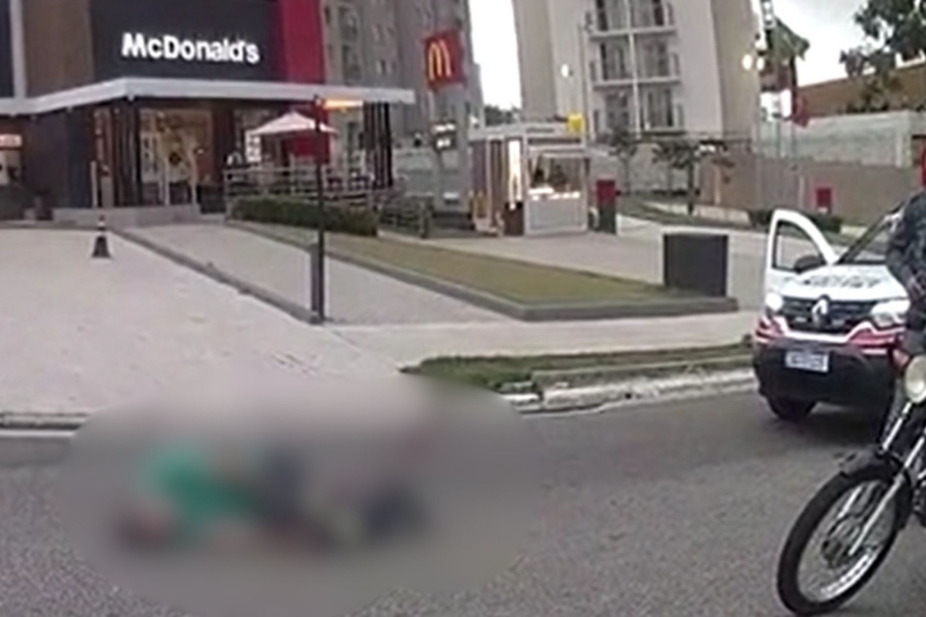 Vídeo: policial militar de SP atira e mata homem; câmera corporal registra ação