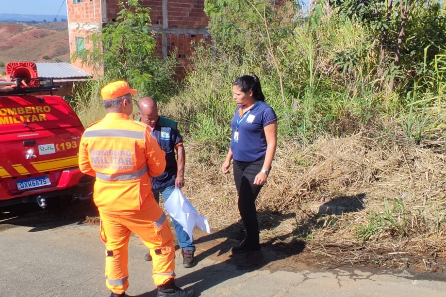 Operação preventiva contra incêndios mobiliza Bombeiros e Prefeitura em Santana do Paraíso
