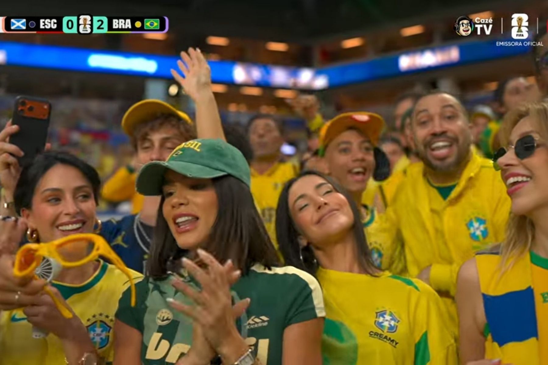 Ex-BBB Gil do Vigor é flagrado em estádio torcendo pela Seleção Brasileira