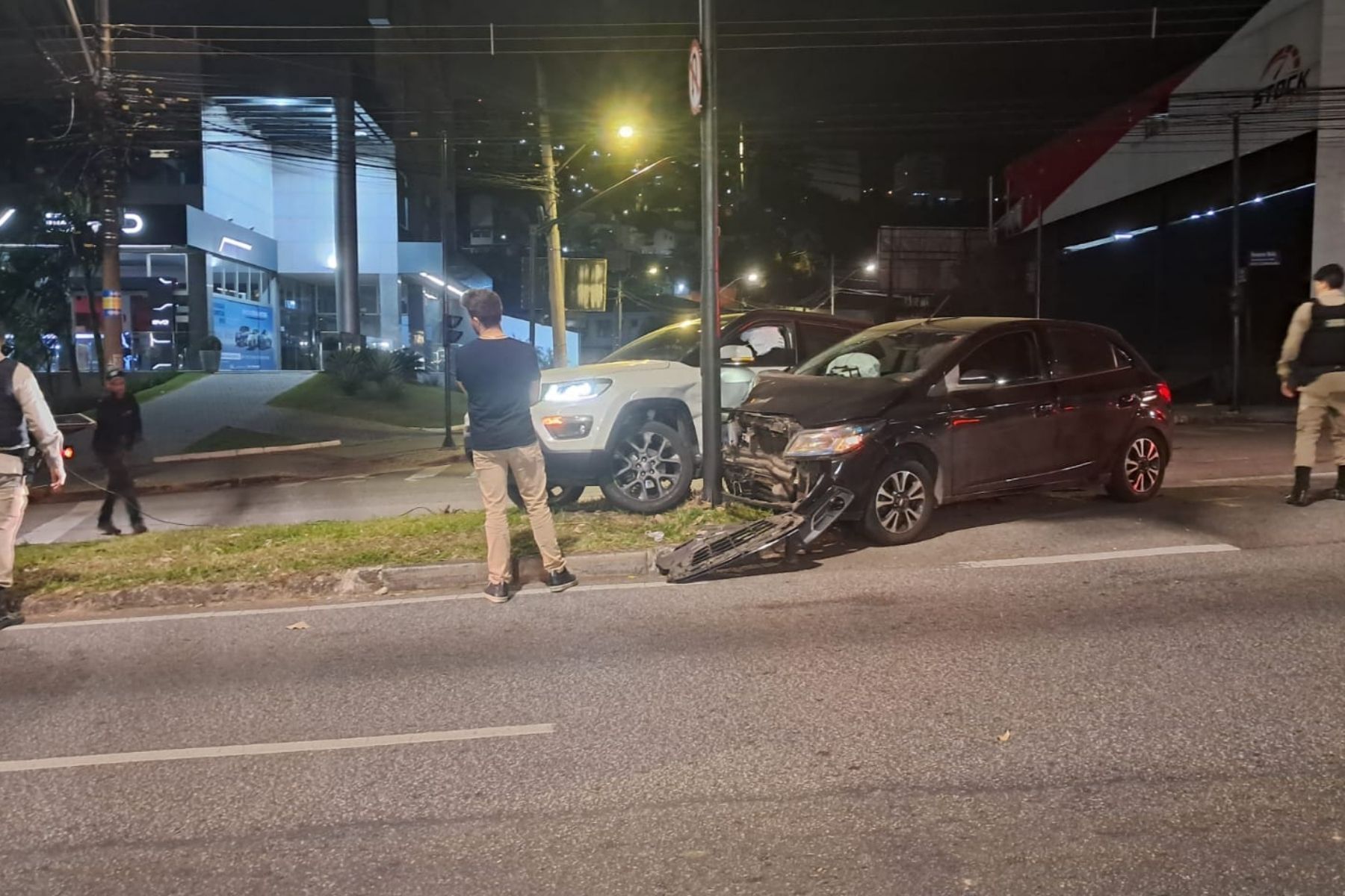 Motorista fica ferido em acidente na Região Oeste de Belo Horizonte