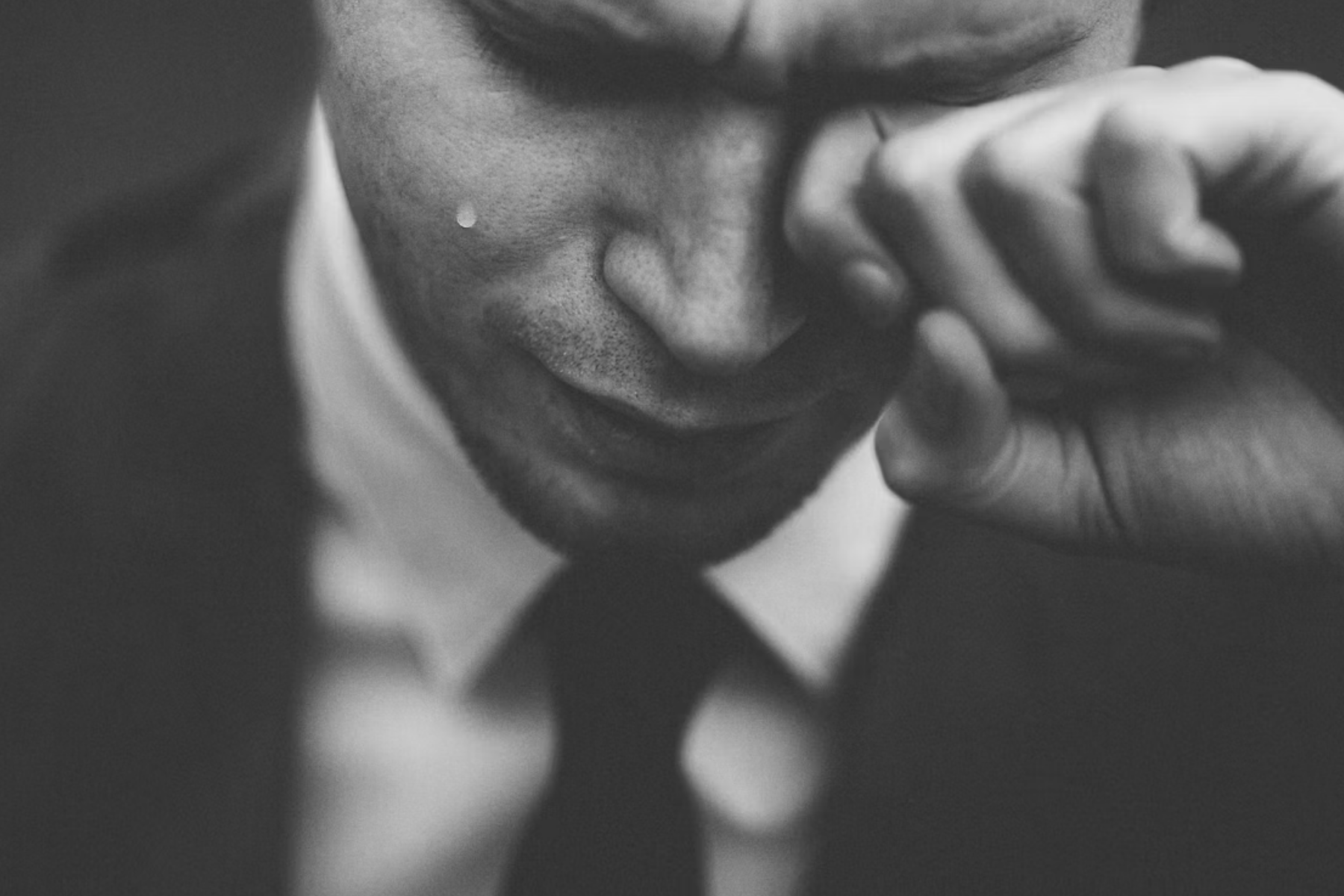 A psicologia afirma que pessoas que choram durante discussões não são mais sensíveis