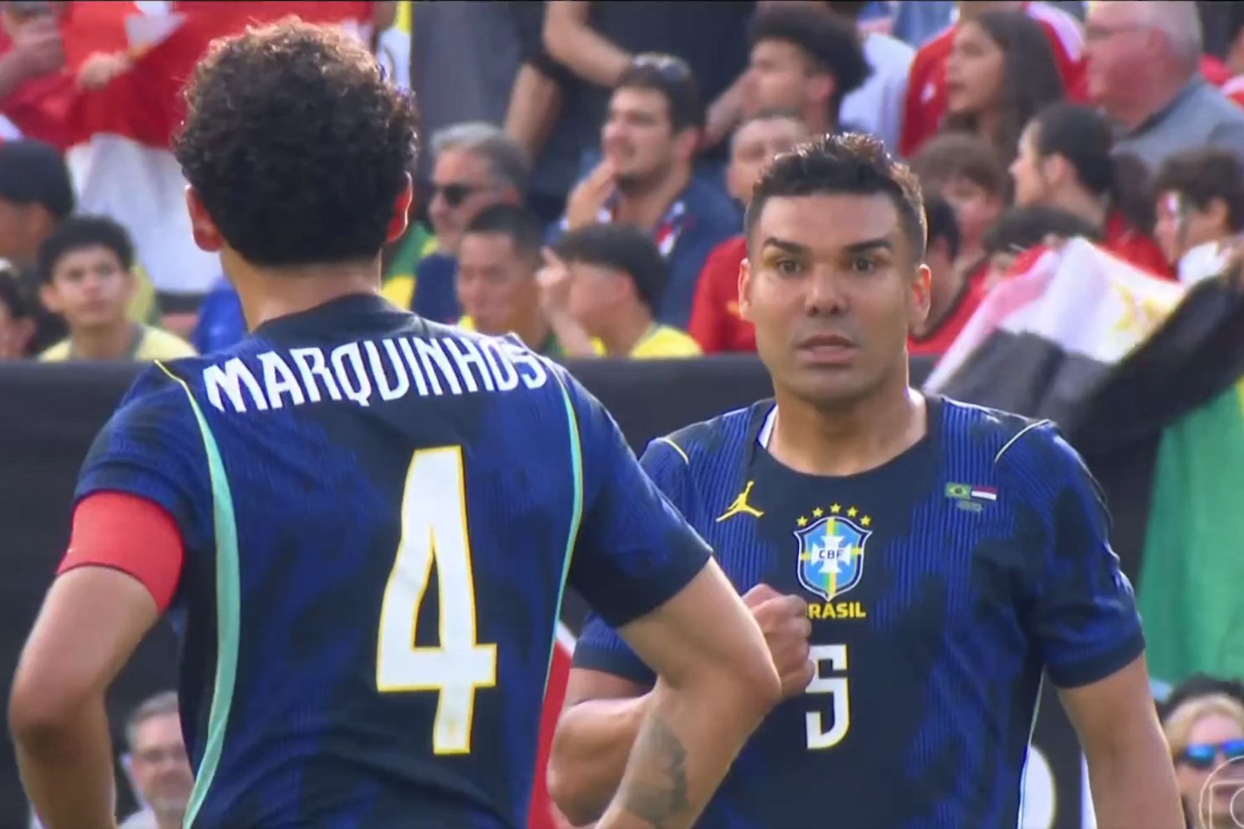 Brasil x Egito: câmera aponta o que Casemiro disse a Marquinhos após falha no amistoso