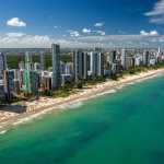 Mulher é mordida por tubarão na praia de Boa Viagem, em Recife, após ataque a criança