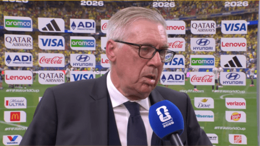 Técnico Carlo Ancelotti em entrevista à CazéTV após vitória do Brasil sobre Japão pela Copa do Mundo