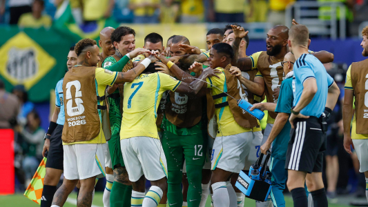 Brasil comemora gol de Vinicius Júnior sobre a Escócia na Copa do Mundo 2026