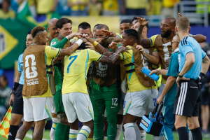 Brasil mantém escrita de 44 anos em Copas do Mundo com goleada sobre Escócia