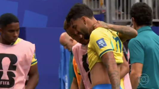 Lucas Paquetá sentiu dores e foi substituído no intervalo de jogo entre Brasil e Japão pela Copa do Mundo