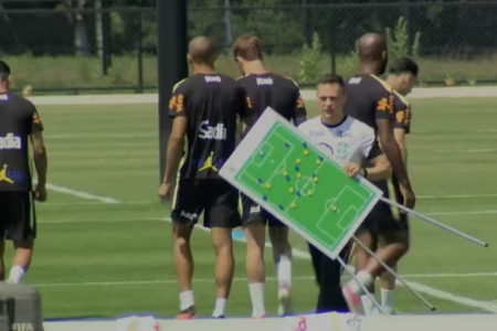 Painel tático de Ancelotti no treino da Seleção Brasileira