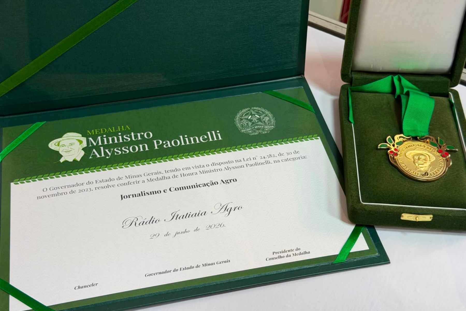 Itatiaia recebe medalha Ministro Alisson Paulinelli na categoria Jornalismo e Comunicação Agro
