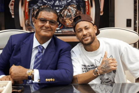 Neymar ao lado de Jacob Arabo, vendedor de relógios