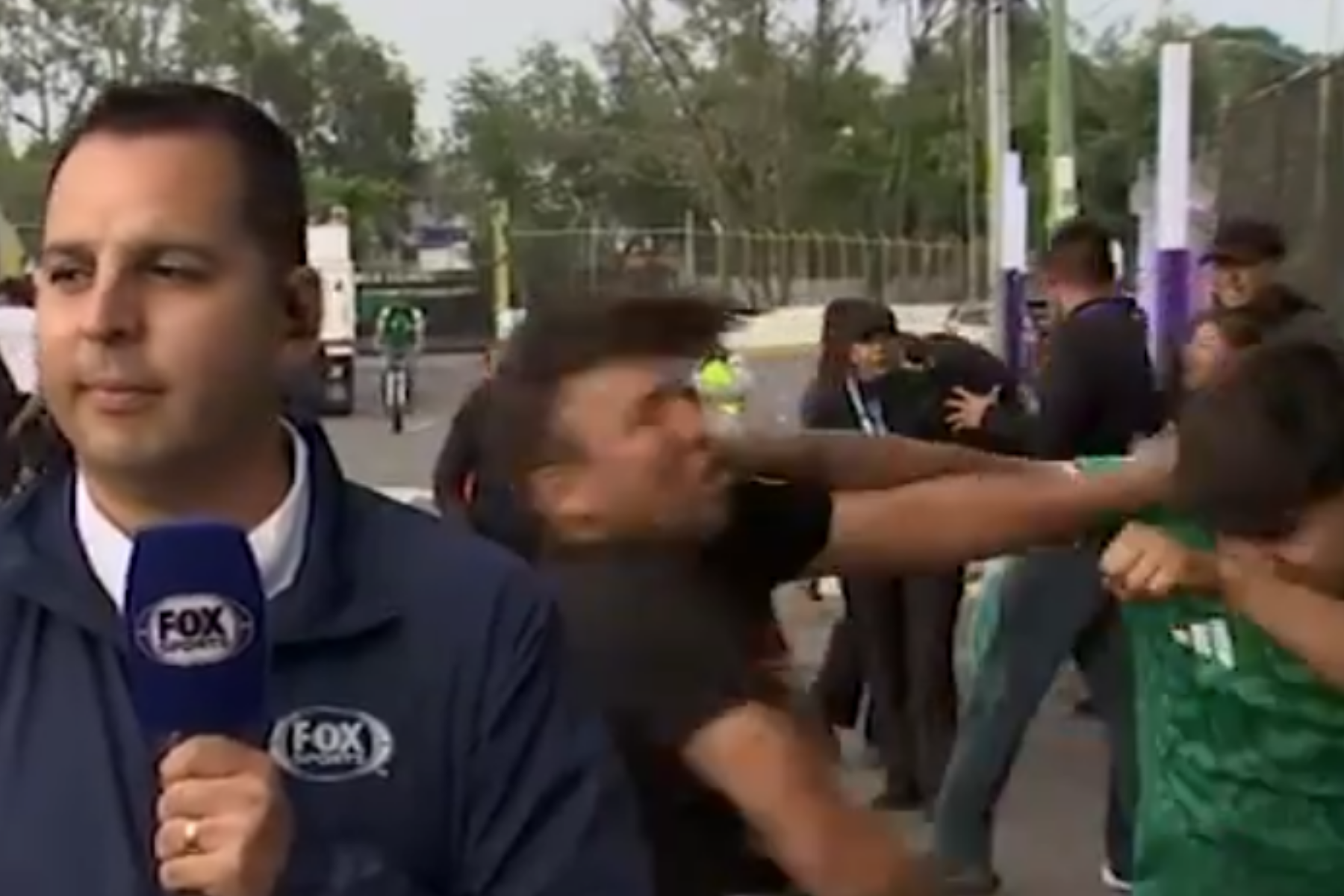 Mexicanos trocam socos ao vivo na TV após estreia da Copa do Mundo; veja vídeo