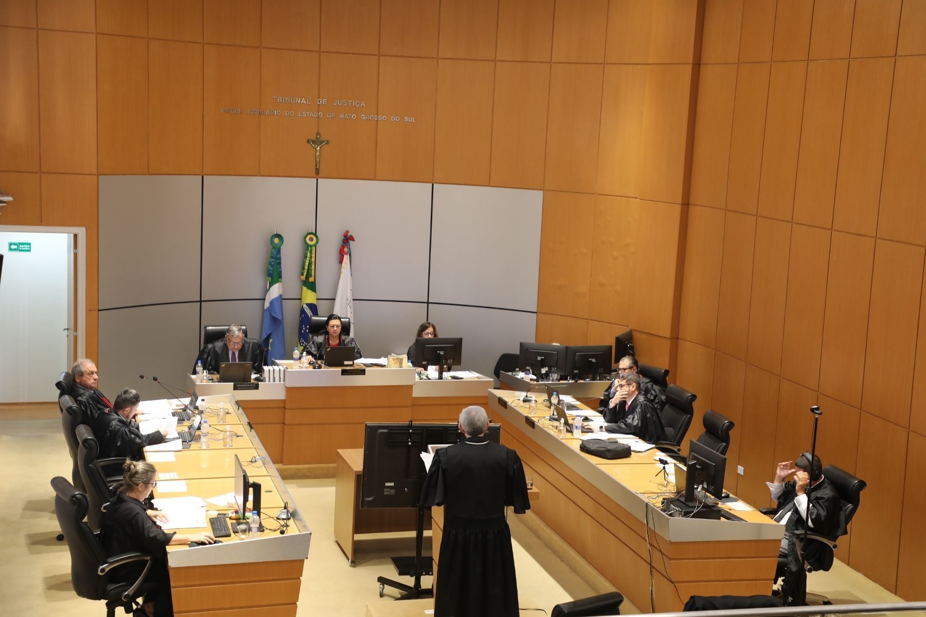 Justiça reconhece responsabilidade de plataforma por conteúdo falso de nudez usando IA