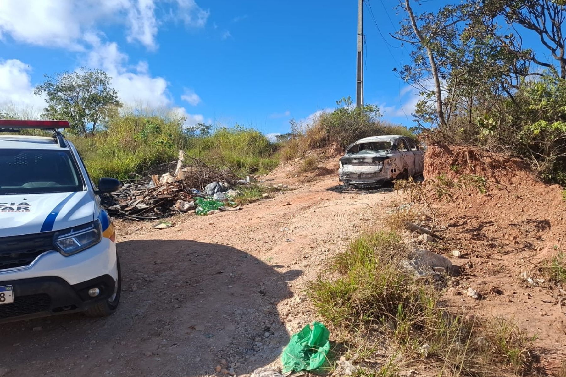 Homem é encontrado carbonizado dentro de carro na Grande BH