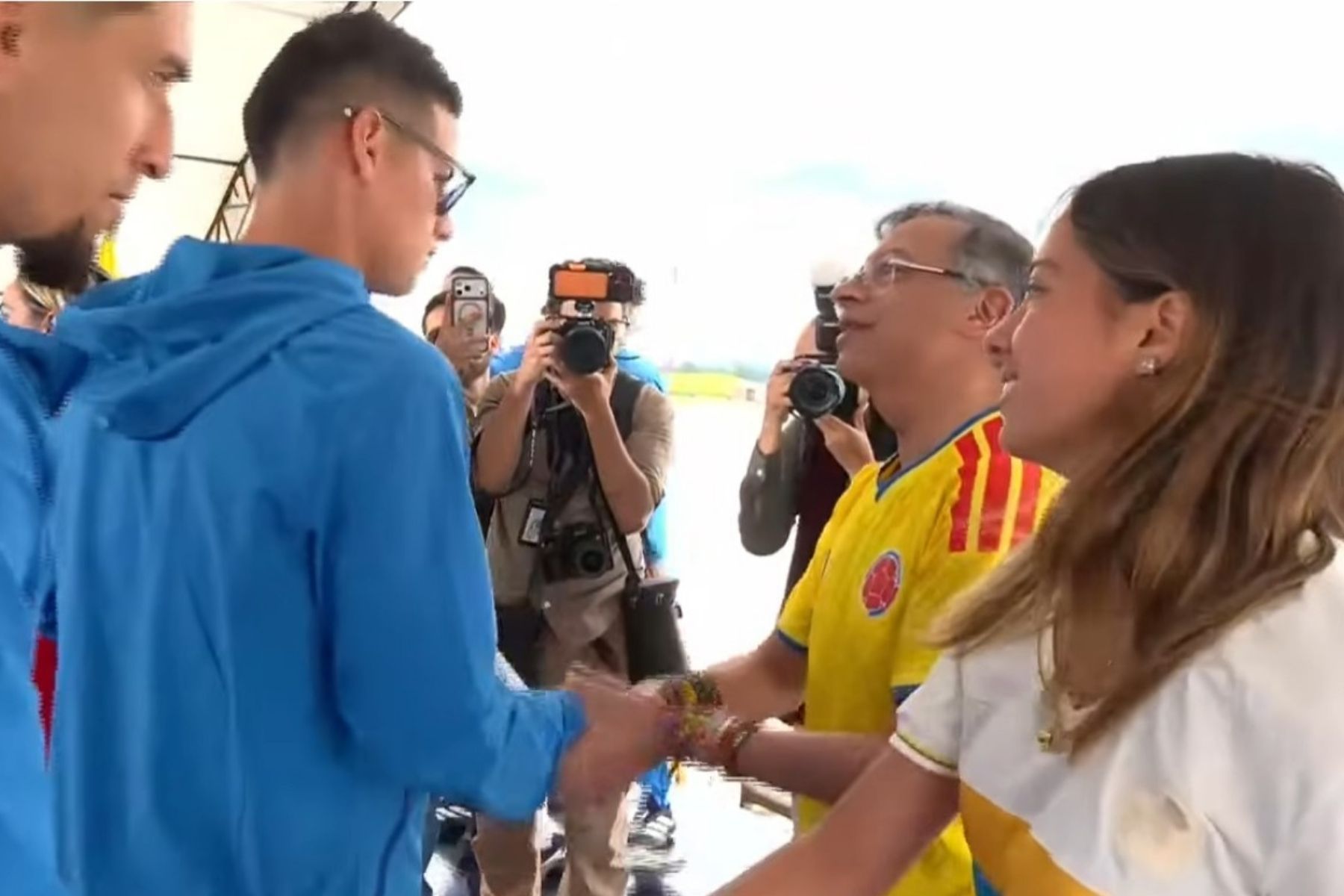 James Rodríguez é criticado após 'ignorar' filha de presidente da Colômbia